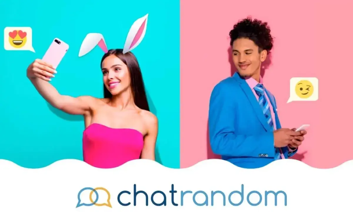 Ragazza con orecchie da coniglio fa selfie, ragazzo in giacca blu. Chatrandom recensioni: incontri virtuali divertenti.
