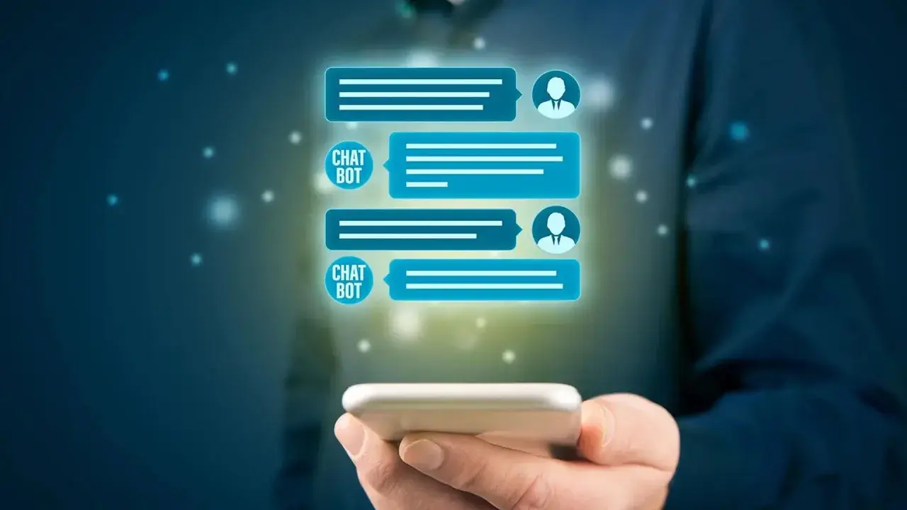 Chatbot che risponde a messaggi su uno smartphone. Un'interazione digitale, un sexy chat 5.