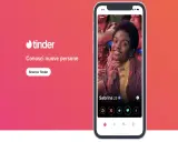 Schermata di Tinder, la dating app per conoscere nuove persone. Il significato di Tinder è connettere utenti per incontri.