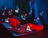 Attenzione! Un utente sta navigando su un sito di chat randim, circondato da icone di avviso che segnalano rischi per la sicurezza, privacy e dati.