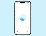 Schermo di un telefono con un'icona circolare blu e bianca al centro, che ricorda un'onda. In basso, un'icona microfono e una "x". Interfaccia per la cam voice.