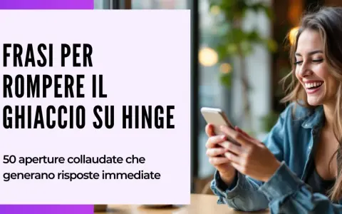 Scopri modi carini per scrivere frasi che rompano il ghiaccio su Hinge. Una donna sorride mentre guarda il telefono.