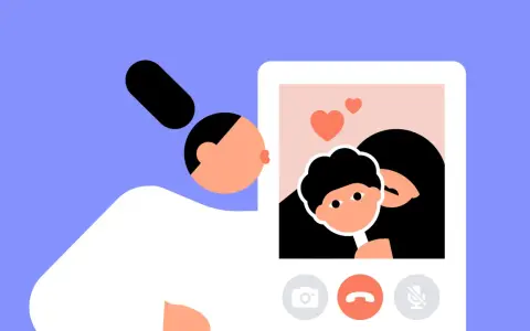 Ragazza in videochiamata, forse vittima di catfish, con cuori sullo schermo.