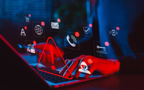 Attenzione! Un utente sta navigando su un sito di chat randim, circondato da icone di avviso che segnalano rischi per la sicurezza, privacy e dati.