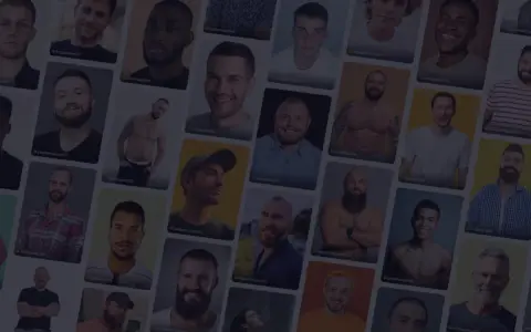 Griglia di profili di uomini per incontri, un vero e proprio catalogo di potenziali incontri gay di gi chat.