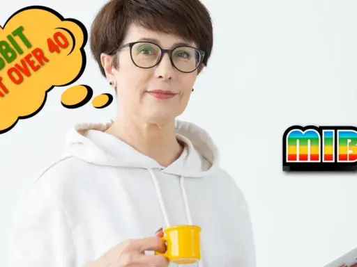 Donna sorridente con tazza gialla e tablet, pensa a Mibbit chat over 40. Logo Mibbit colorato.
