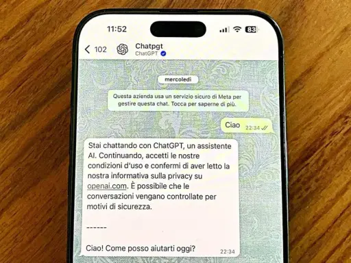 Schermata di un digichat con ChatGPT, un assistente AI. La conversazione è in italiano e mostra un messaggio di benvenuto e termini di servizio.