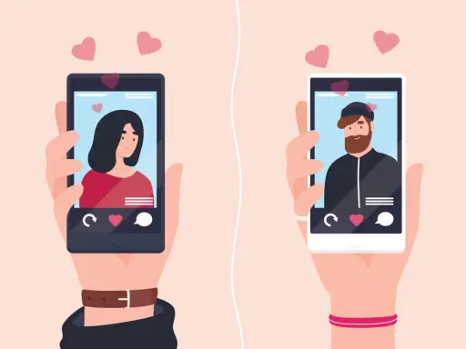 Due mani tengono smartphone con profili di un uomo e una donna, cuori rosa fluttuano. Un adulto amico cerca l'amore online.